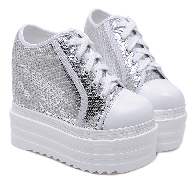Женские кроссовки на скрытой танкетке белые платформе высотой 14 см повседневные