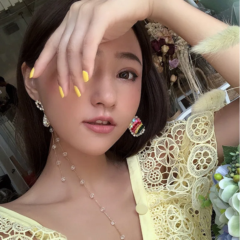 MENGJIQIAO Новые корейские асимметричные красочные блестящие серьги-капли с блестками для женщин, длинные серьги с кристаллами и кисточками, праздничные ювелирные изделия