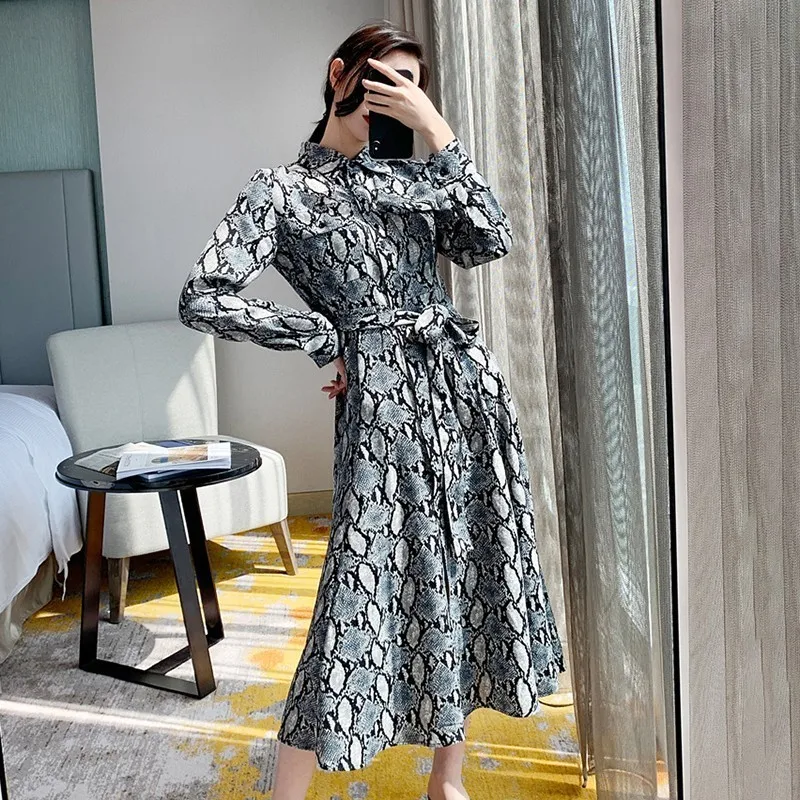 TWOTWINSTLE повседневное шифоновое платье с принтом женские лацканы длинным рукавом