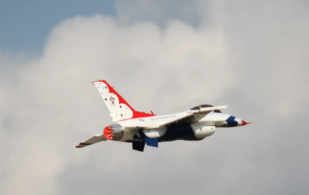 Электрический радиоуправляемый самолет окончательного Би F16 90 мм Thunderbird цвет EDF Джет и комплект с сервоприводами