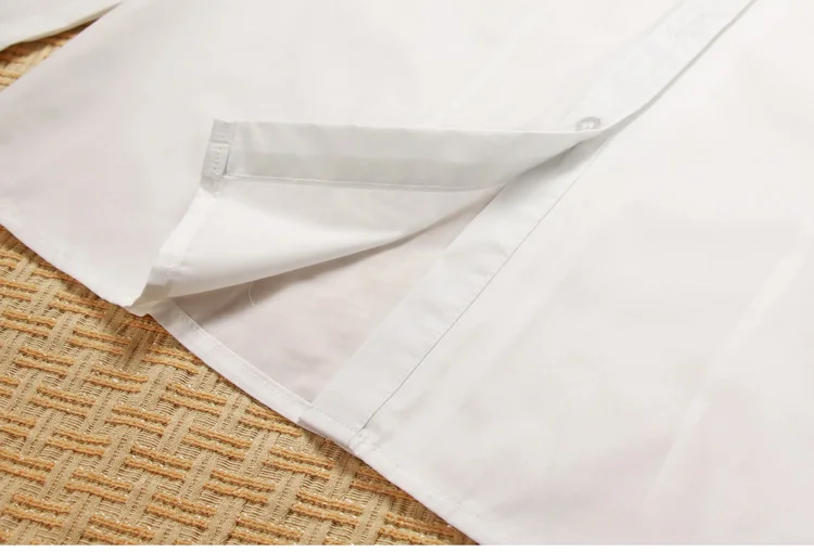 Женская блузка белая с длинным рукавом и отложным воротником украшенная