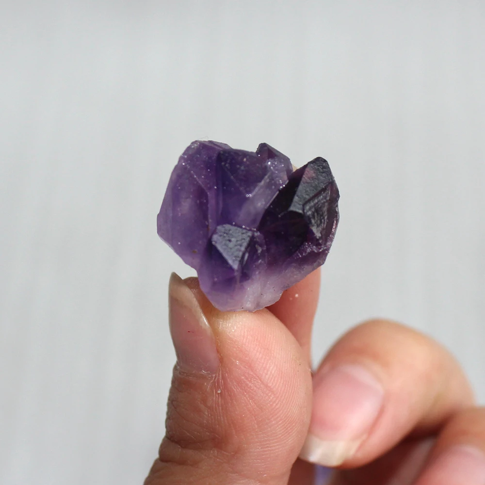 Натуральный аметистовый камень фиолетовый кристалл фототочка Хрустальный
