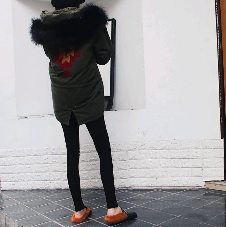 

Embroidery white duck down jackets women's natural raccoon dog fur collar fashion winter down coats 2019 new autumn