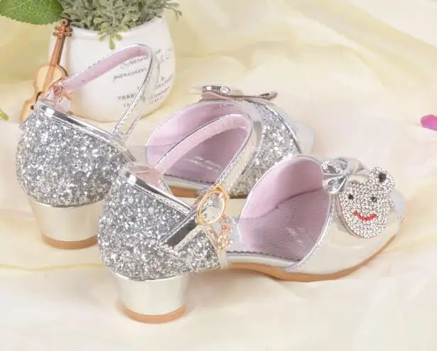 2017 весенние корейские сандалии для девочек на высоком каблуке с героями