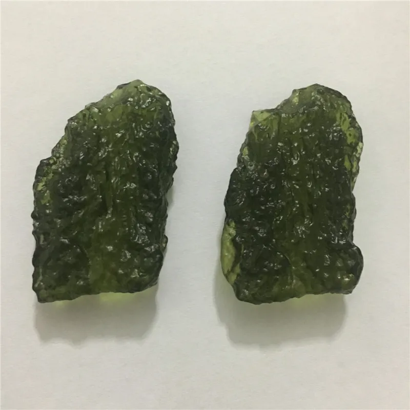 Необработанный невероятный необработанный камень moldavite 1 шт. украшение для