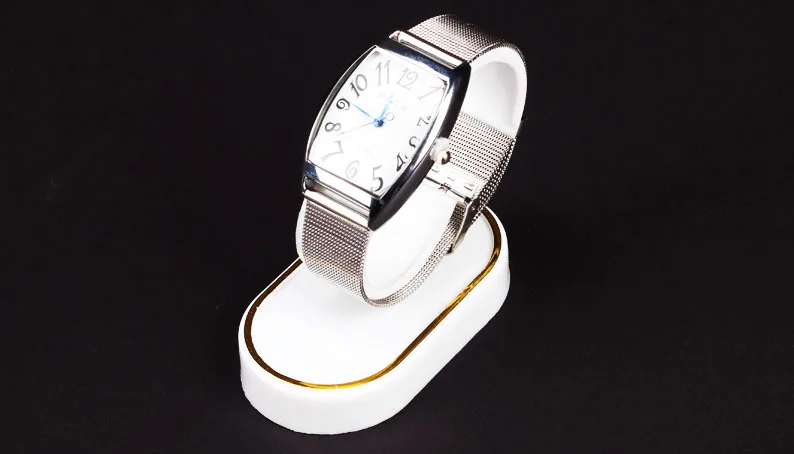 Портативные пластиковые наручные часы с белым золотом и тиснением демонстрация