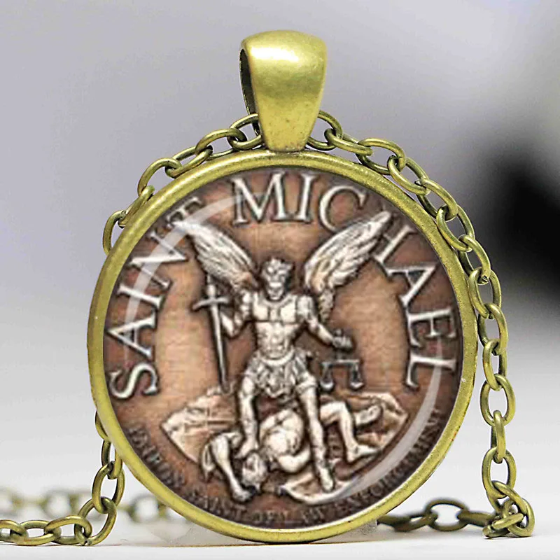 Ожерелье с кулоном в виде стеклянного купола святого Михаила покровитель