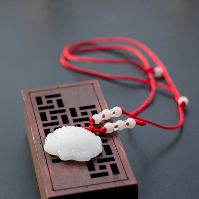 Ожерелье унисекс с цепочкой белого и зеленого цвета подвеска ввиде цветка лотоса