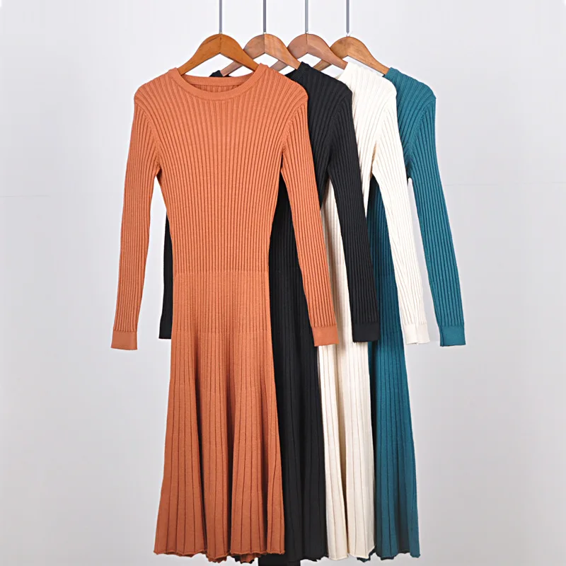 Женское трикотажное платье-свитер в рубчик однотонное длинное облегающее