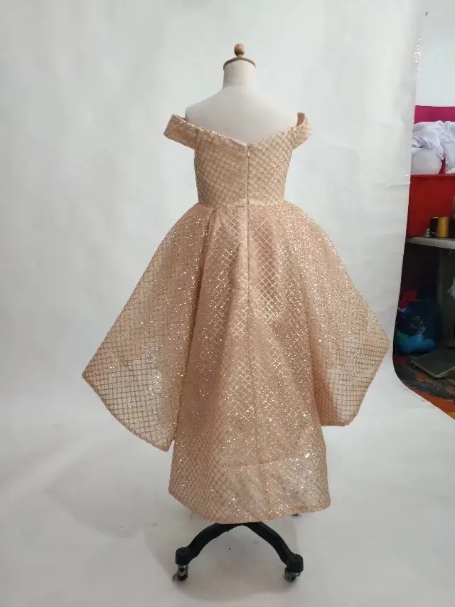 Блестящее роскошное платье CloverBridal хорошего качества с V образным вырезом и