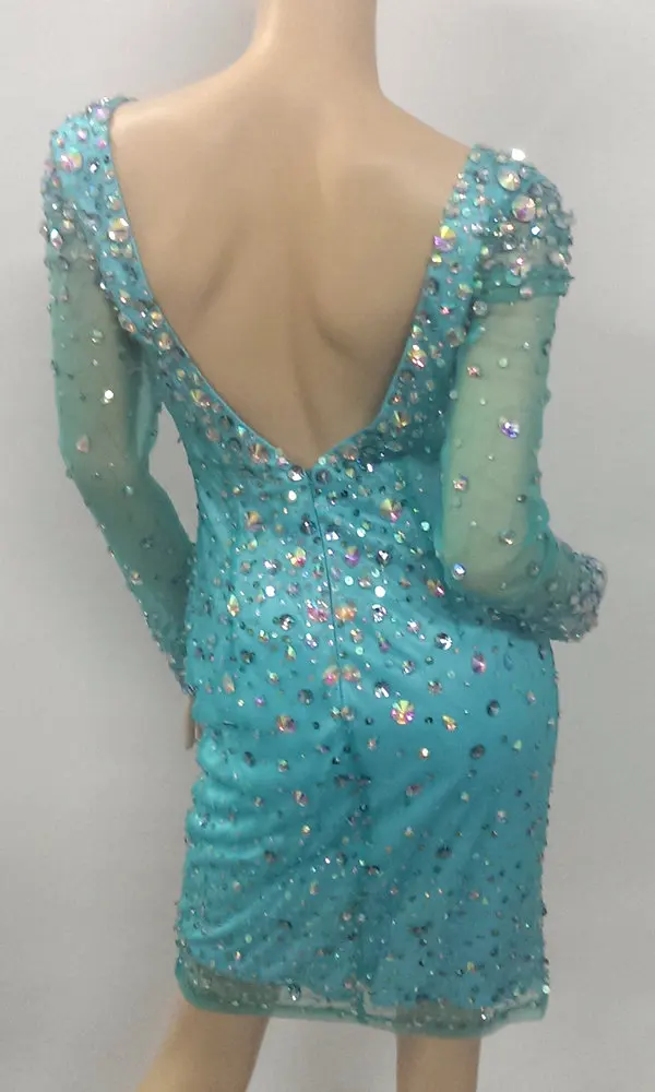 L051 красное и светло голубое платье с длинными рукавами украшенное бусинами