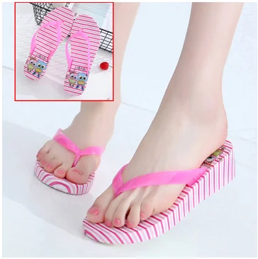 Pink Летние женские шлепанцы на танкетке с рисунком из мультфильма; модные Нескользящие пляжные женские шлепанцы; женская обувь из натурального латекса - Цвет: Pink