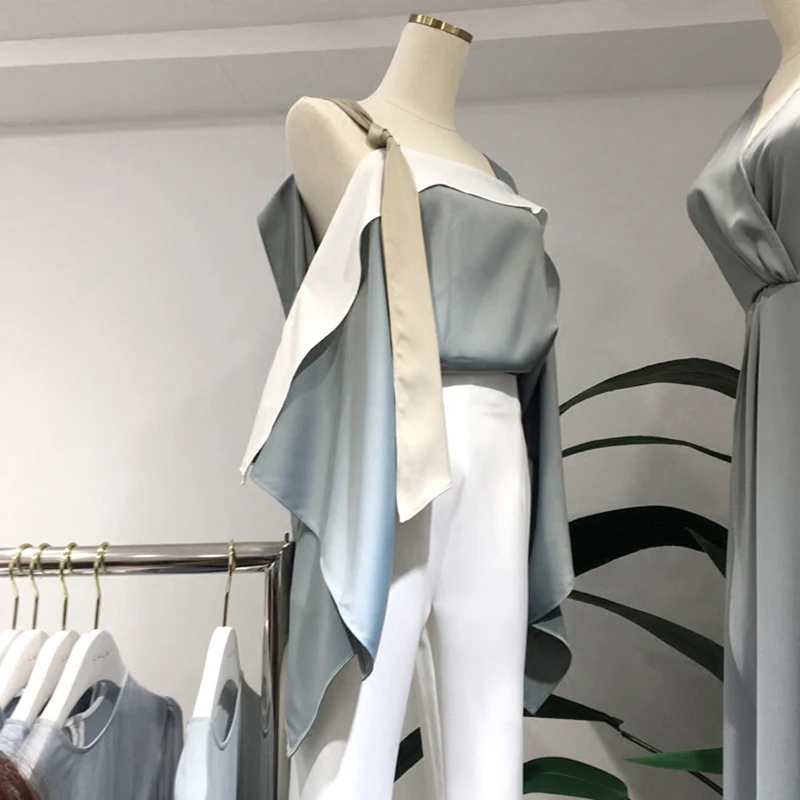 Женская Асимметричная блузка TWOTWINSTYLE летняя с открытыми плечами и оборками в