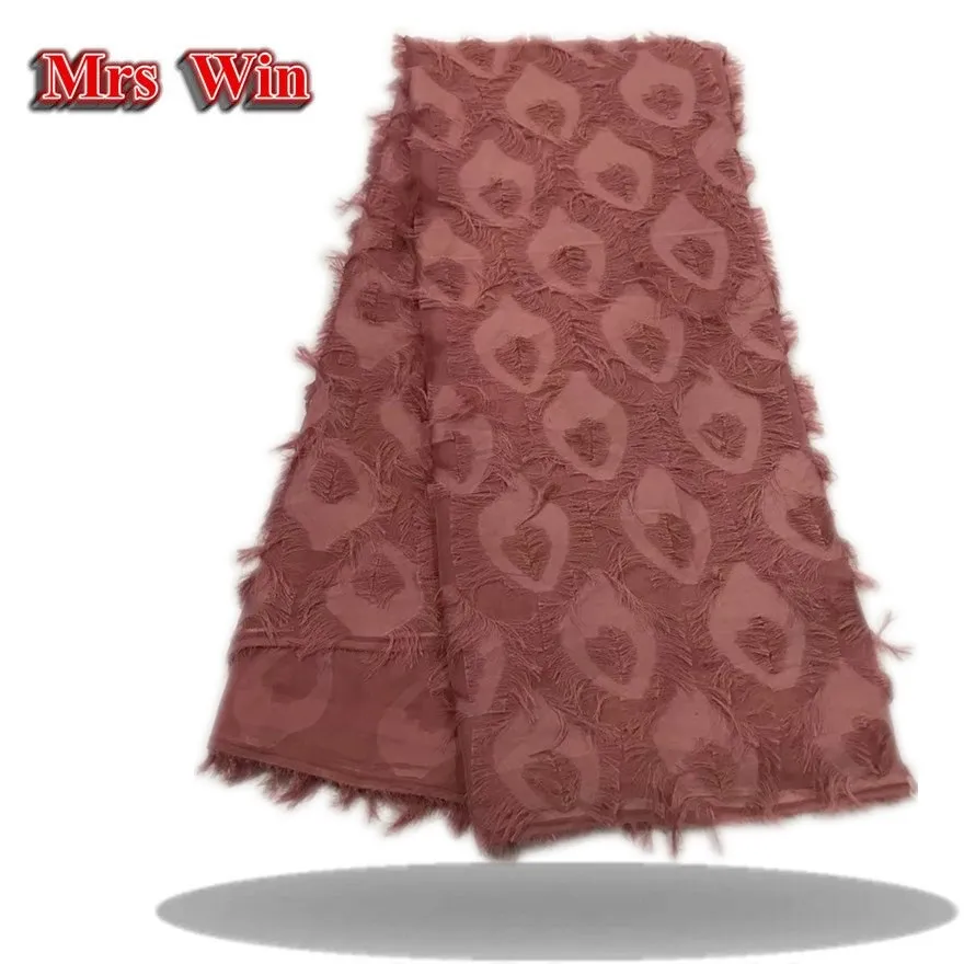 Муслиновая ткань с принтом Mrs Win изготовлена из полиэфирной ткани и для весенней