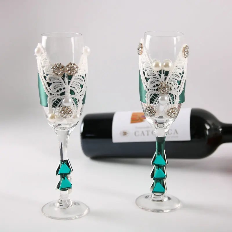 

Newest 1 pair Wedding Champagne Bride and Groom Glasses with green diamond and lace butterfly Wedding Twine Flutes