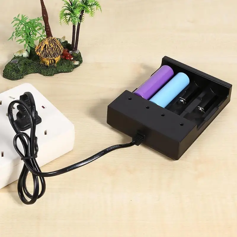 DC 4,2 V 1200mA 4 слота Универсальное зарядное устройство для литиевой батареи 18650