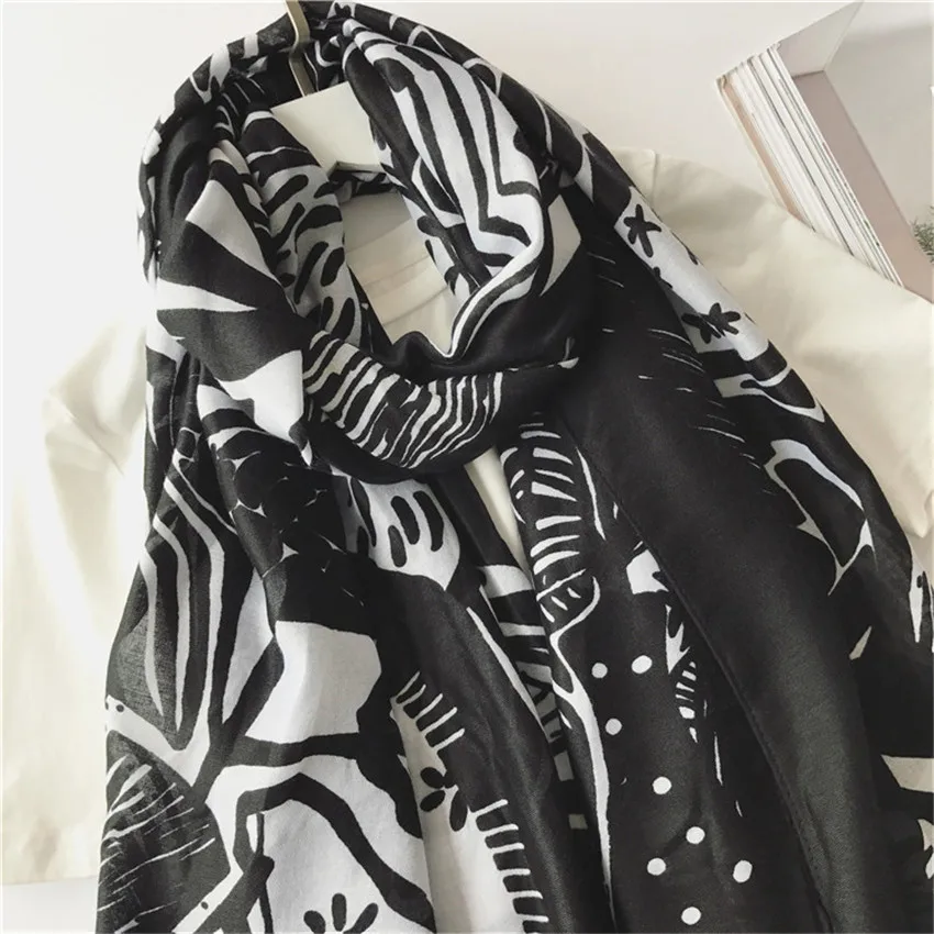 Испанская шаль из хлопка с цветочным принтом черная белая теплая плотная