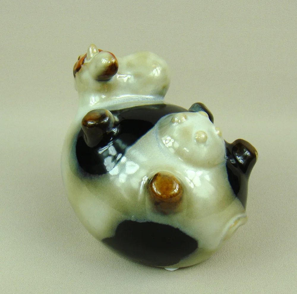 Забавная фарфоровая миниатюрная керамическая статуэтка молочного коровы для