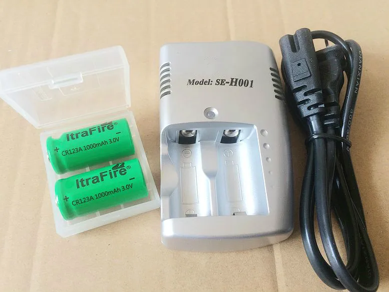 

New 2 pcs. 16340 CR123A 17335 1000 mAh battery + 3V CR123A battery charger, digital camera, made of special battery