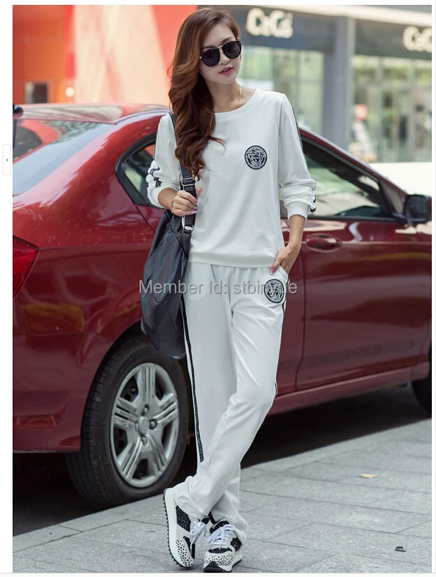 Top Quality European Hot Sale Fashion Design Sports Costumes Women Leisure Round Collar Fleece Tracksuit |