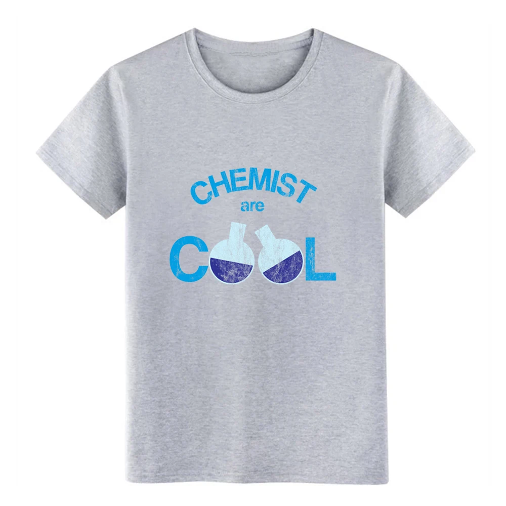 Мужская футболка Chemist are cool Chemistry gift с принтом вырезом лодочкой и надписью