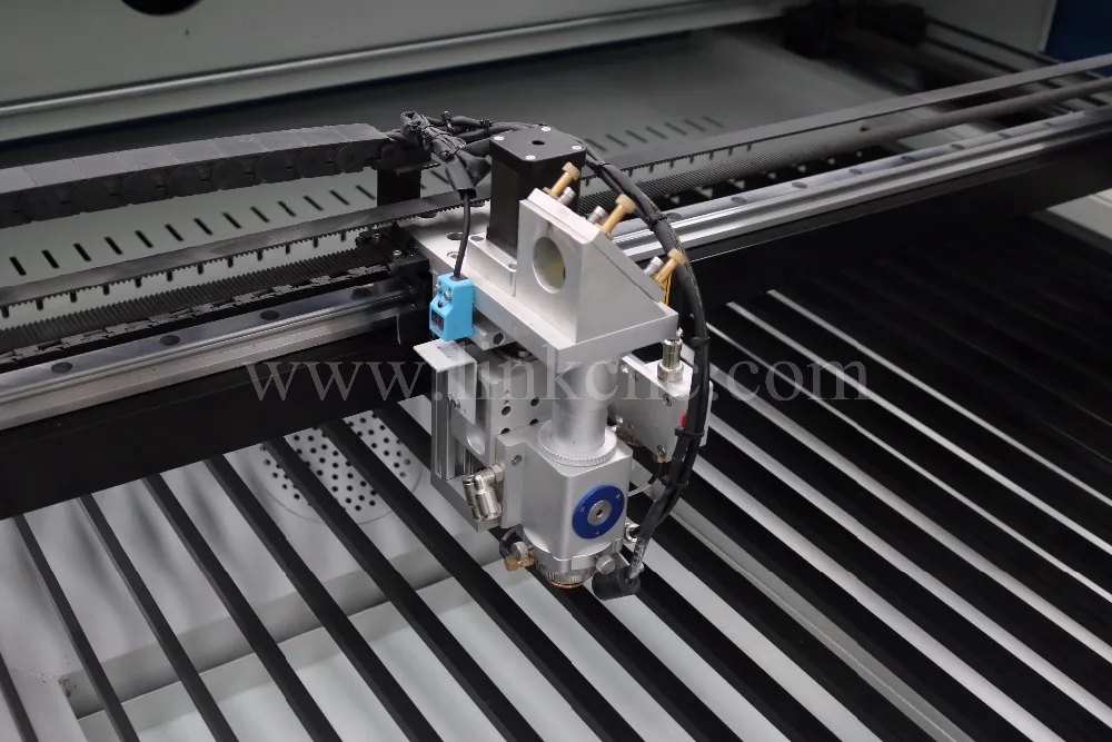 Экономичная машина для лазерной резки металла и неметаллических предметов |