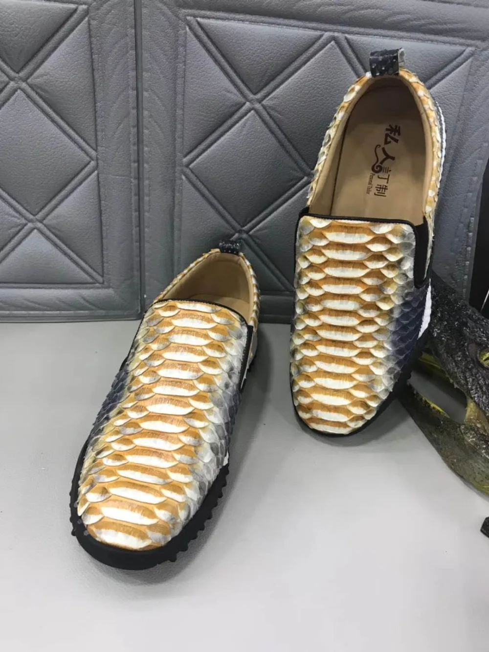 Billig Neu Top Qualität Aus Echtem Python Haut Männer Schuh Fashin Freizeit Flache Schuh Starke Feste Faden Schuh Basis Rot Gelb Orange Farben