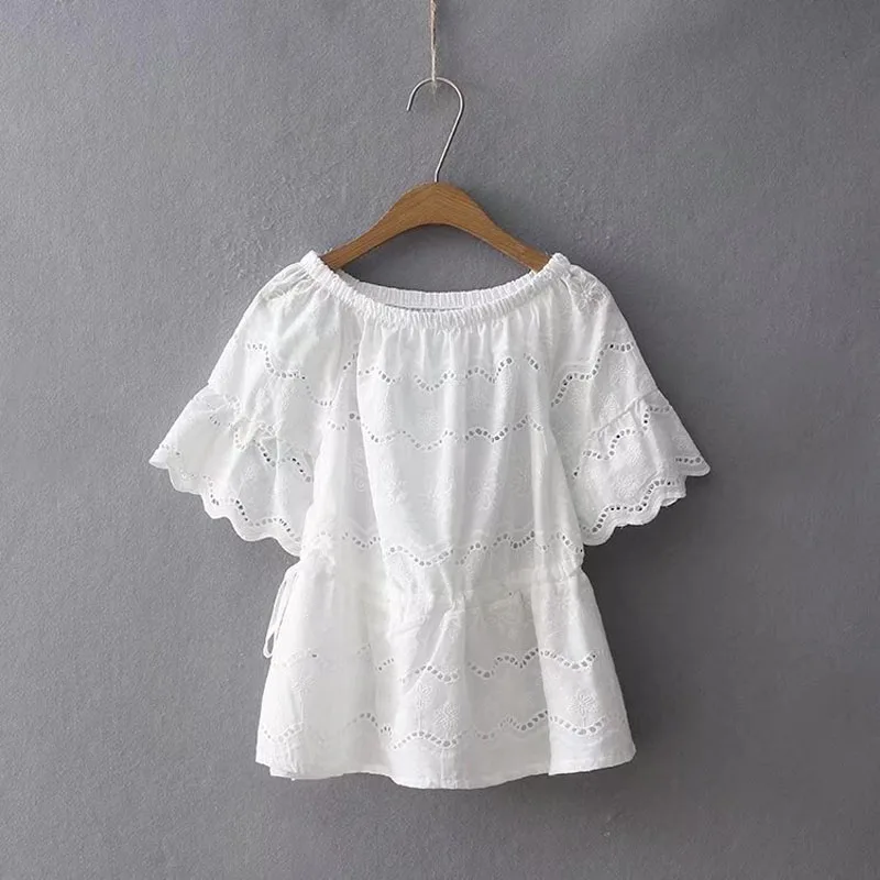 Простые элегантные белые пляжные Топы Блузки с вырезом лодочкой вышитый талией