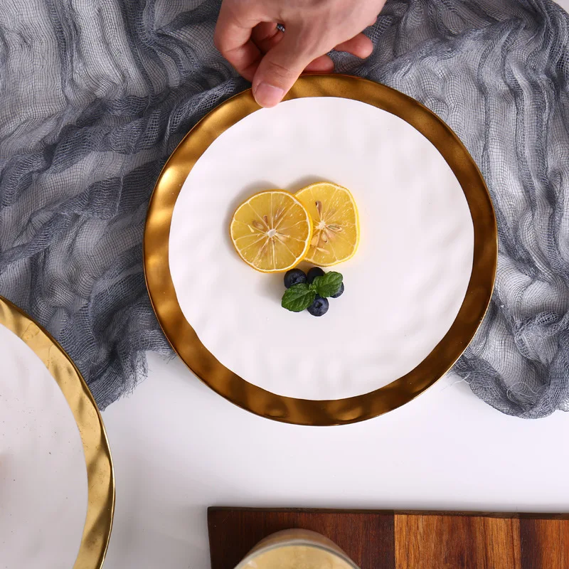 Набор столовой посуды из 4 предметов с золотой инкрустацией коллекционная