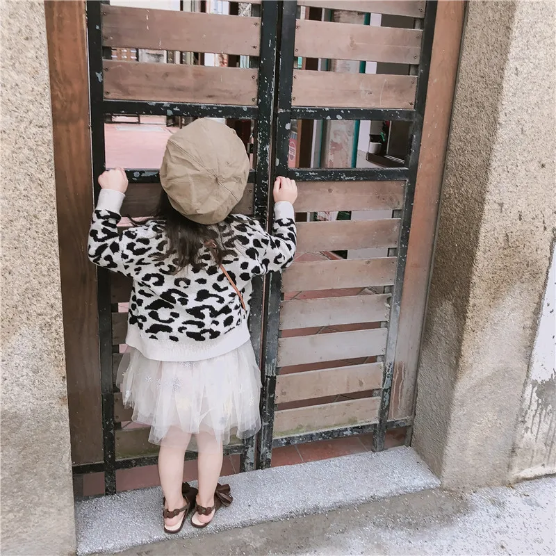 Весна Новые детские Clothig Девушки Leopard вязаный кардиган, Свитера Однобортный малышей Детские свитера куртка От 1 до 6 лет
