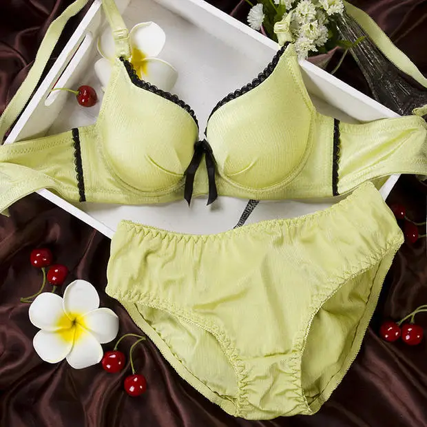 Комплект женского нижнего белья трусики с чашечками пуш-ап A B мягкими кружевной