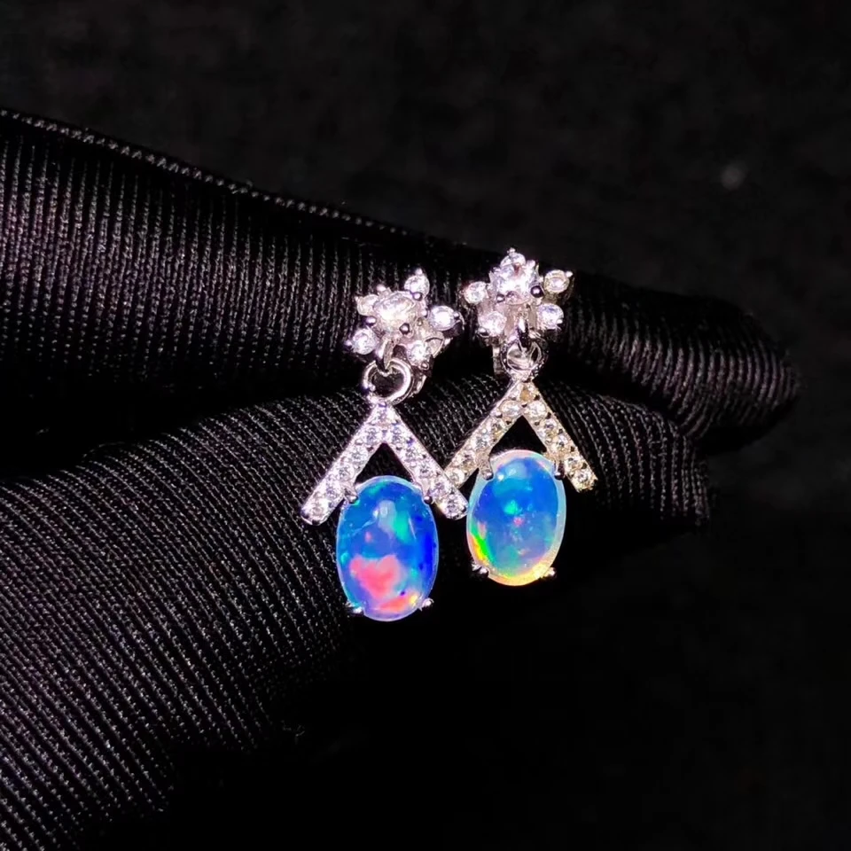 Женские серьги-гвоздики с опалом из серебра 925 пробы