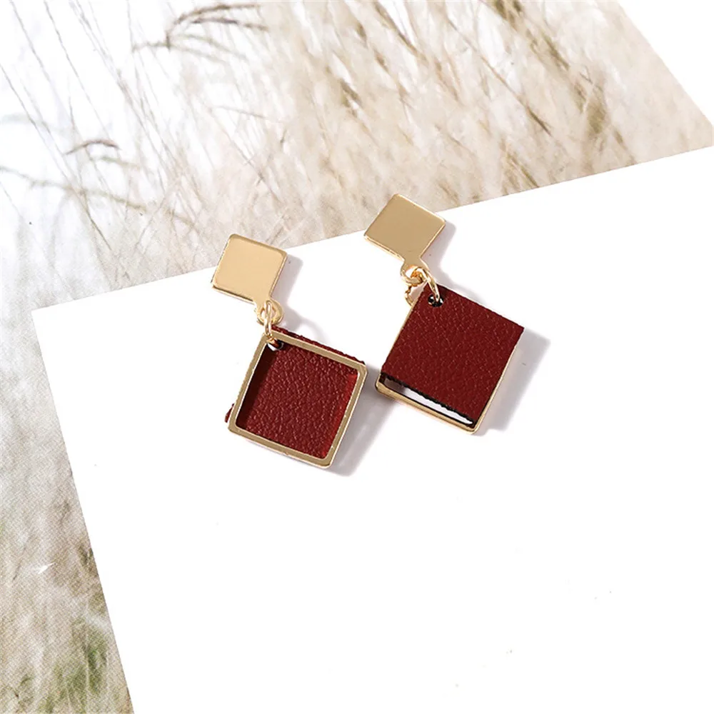 Квадратные кожаные висячие серьги CRLEY в золотой оправе эффектные геометрические