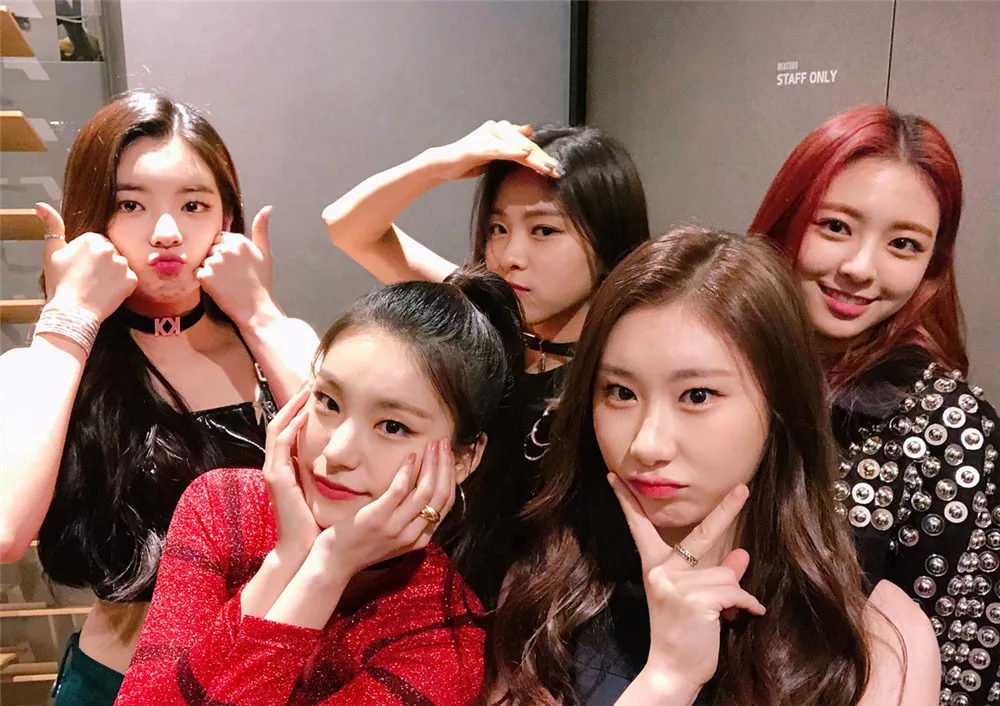 ITZY Kpop постеры корейские певцы глянцевые бумажные принты четкое изображение яркие цвета украшения дома