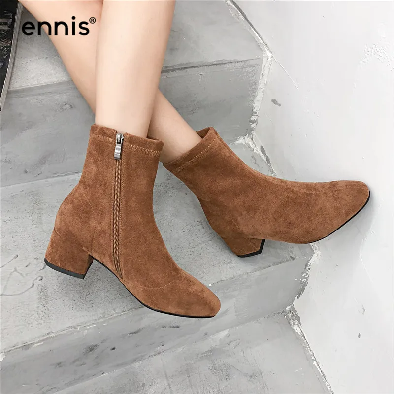 ENNIS/; Модные женские дизайнерские ботинки; женские ботильоны из флока; обувь на среднем каблуке; Цвет черный, хаки, коричневый; сезон осень-зима; Новинка; A8200