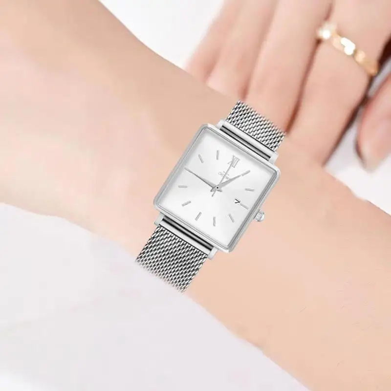 Quartz Watch Women Leather Band Wrist Watch Fashion Waterproof Bracelet Quartz Watch Casual Women Round Dial Analog Wristwatch