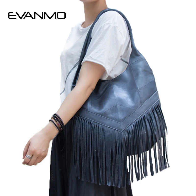 Женская сумка через плечо из мягкой натуральной кожи с кисточками удобная