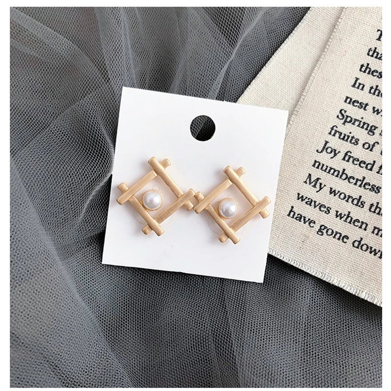 Серьги клипсы с геометрическим рисунком матовые серьги треугольным ромбовидным
