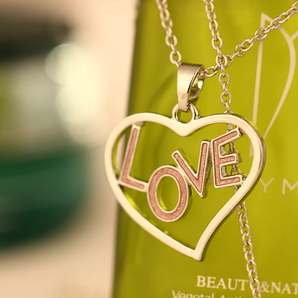 Женское ожерелье с подвеской в виде буквы Love|glow in dark necklace|glow darkglow the |