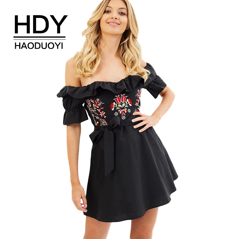Женское мини платье HDY Haoduoyi с вышивкой в богемном стиле вырезом лодочкой и поясом