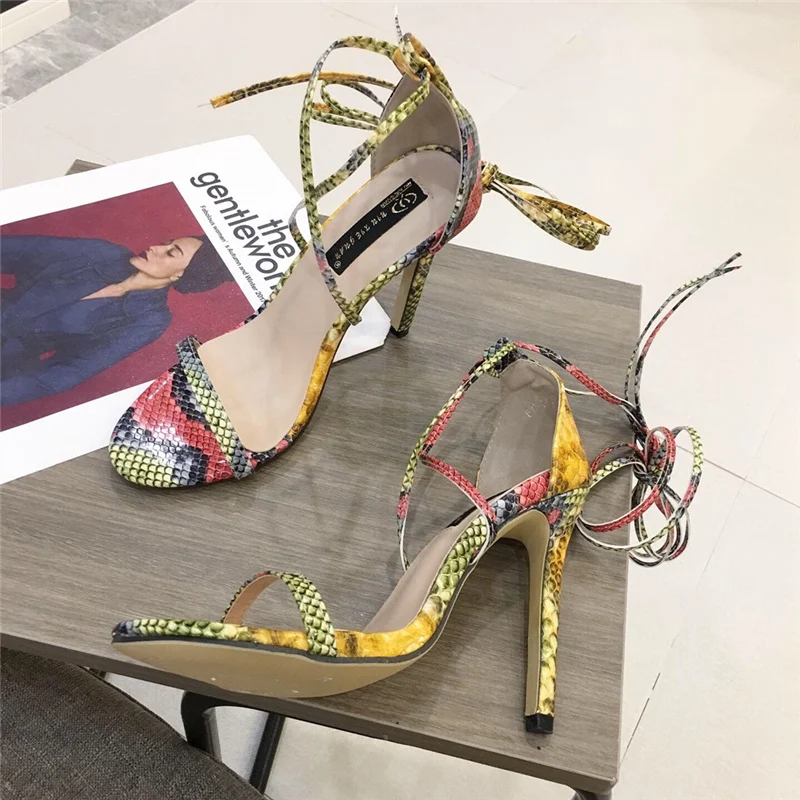 2019 новые летние дизайнерские женские каблуки сандалии из змеиной кожи на высоком