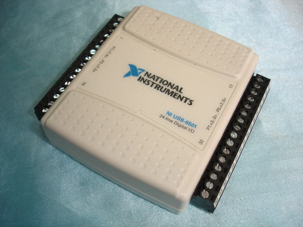 NI USB-6001 USB сбора данных карты DAQ 8AI 14-bit 2AO Diginal I/O Labview - Цвет: Original NEW
