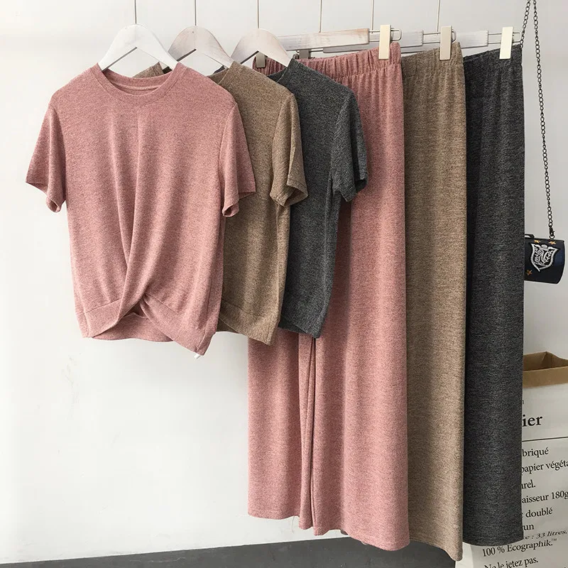 Женский трикотажный костюм однотонный повседневный из двух предметов Вязаный