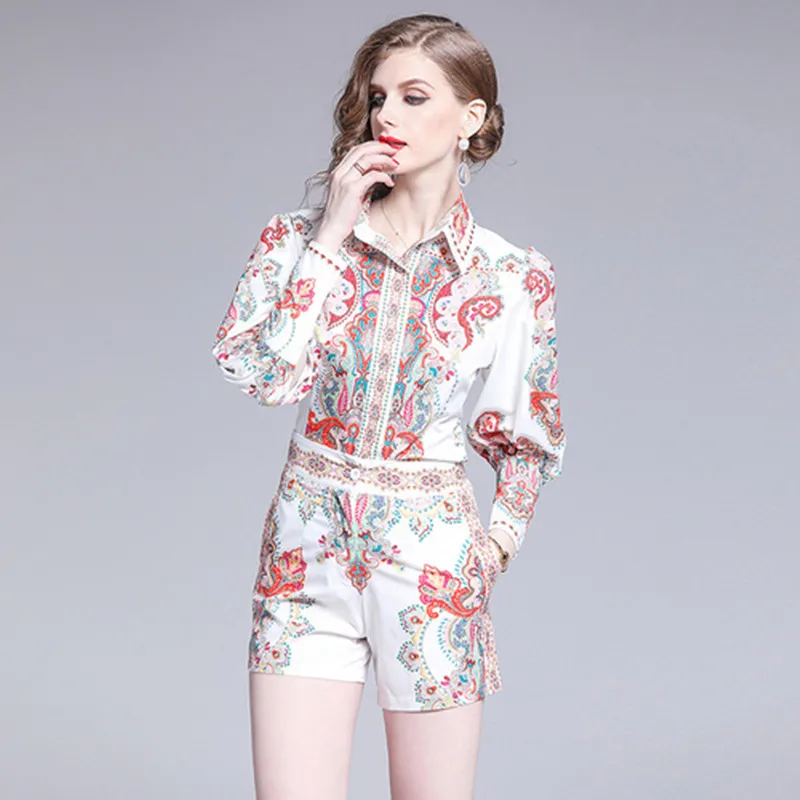 Женский модельный костюм с принтом короткая куртка длинным рукавом и шорты лето