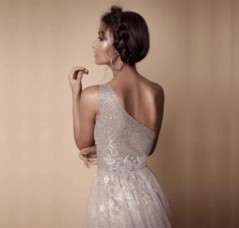 Бальное платье Berta A Line блестящее вечернее на одно плечо с высоким разрезом и
