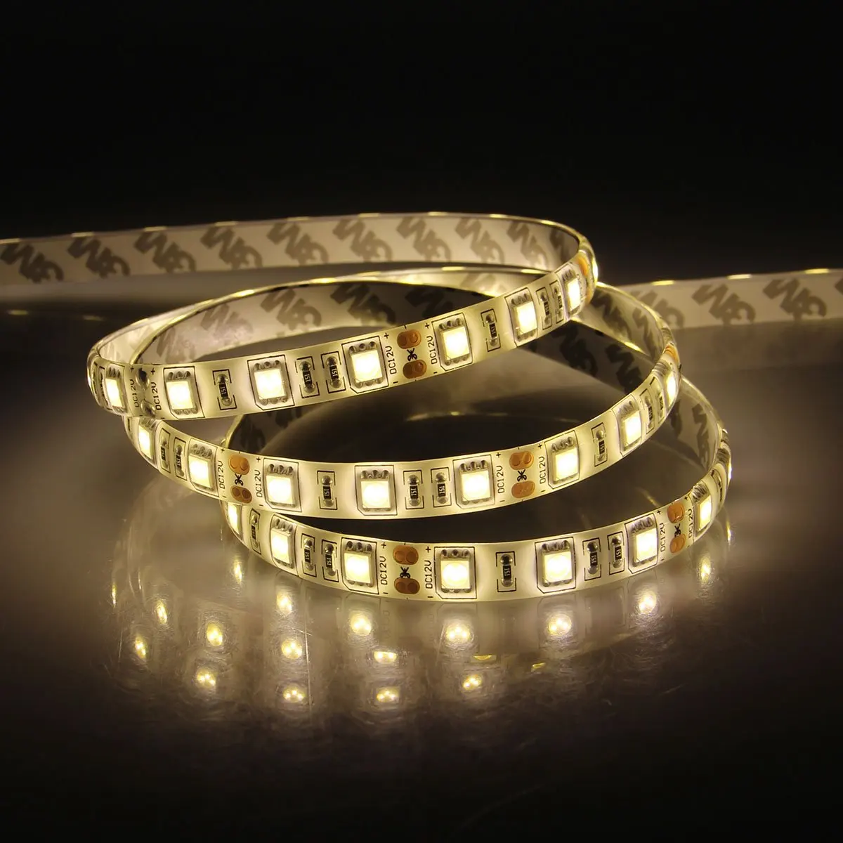 Фото Универсальная Водонепроницаемая теплая белая светодиодная лента 5050 SMD 150LED 5 Универсальная Водонепроницаемая теплая белая светодиодная лента 5050 SMD 150LED 5