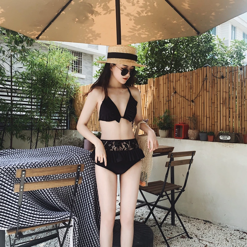 Женский купальник черное кружевное бикини с оборками и пуш апом высокой талией в