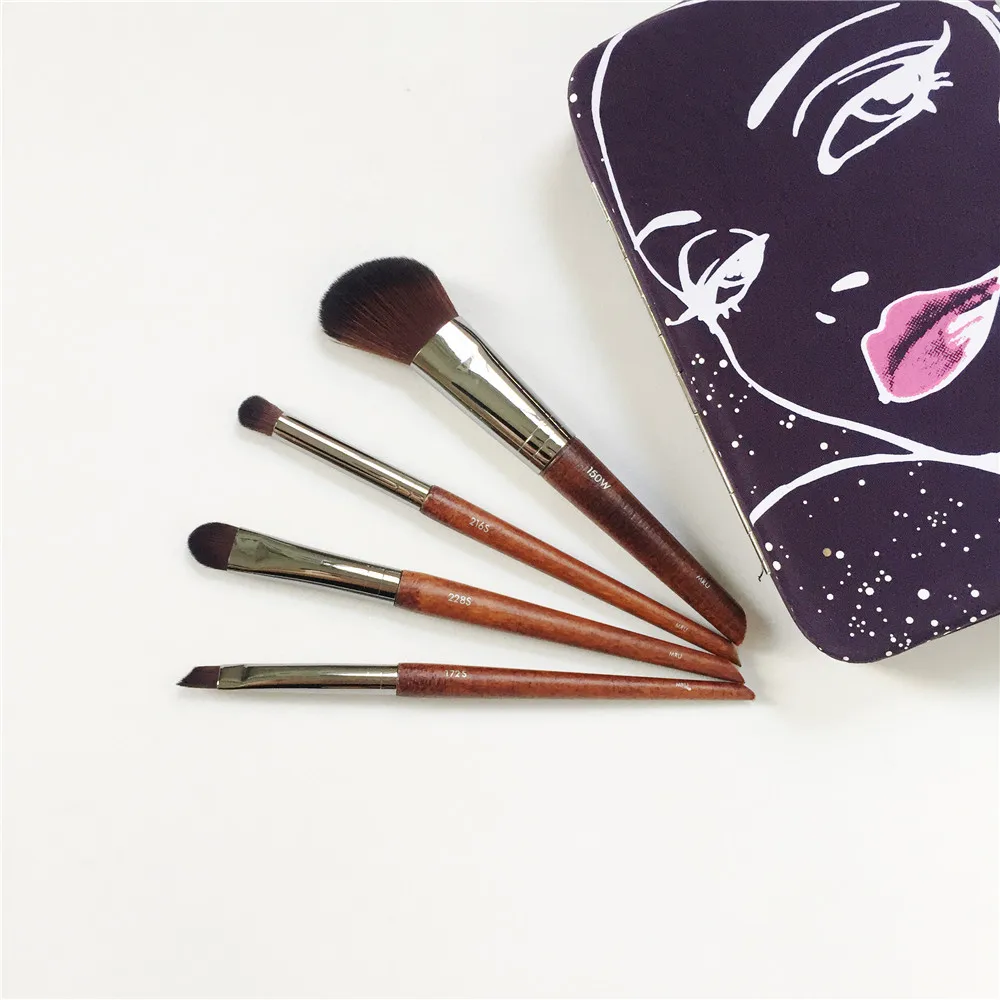 MUFE SERIES набор кистей для путешествий 4 кисти (150 вт 228s 216s 172s) on go с чехлом зеркалом