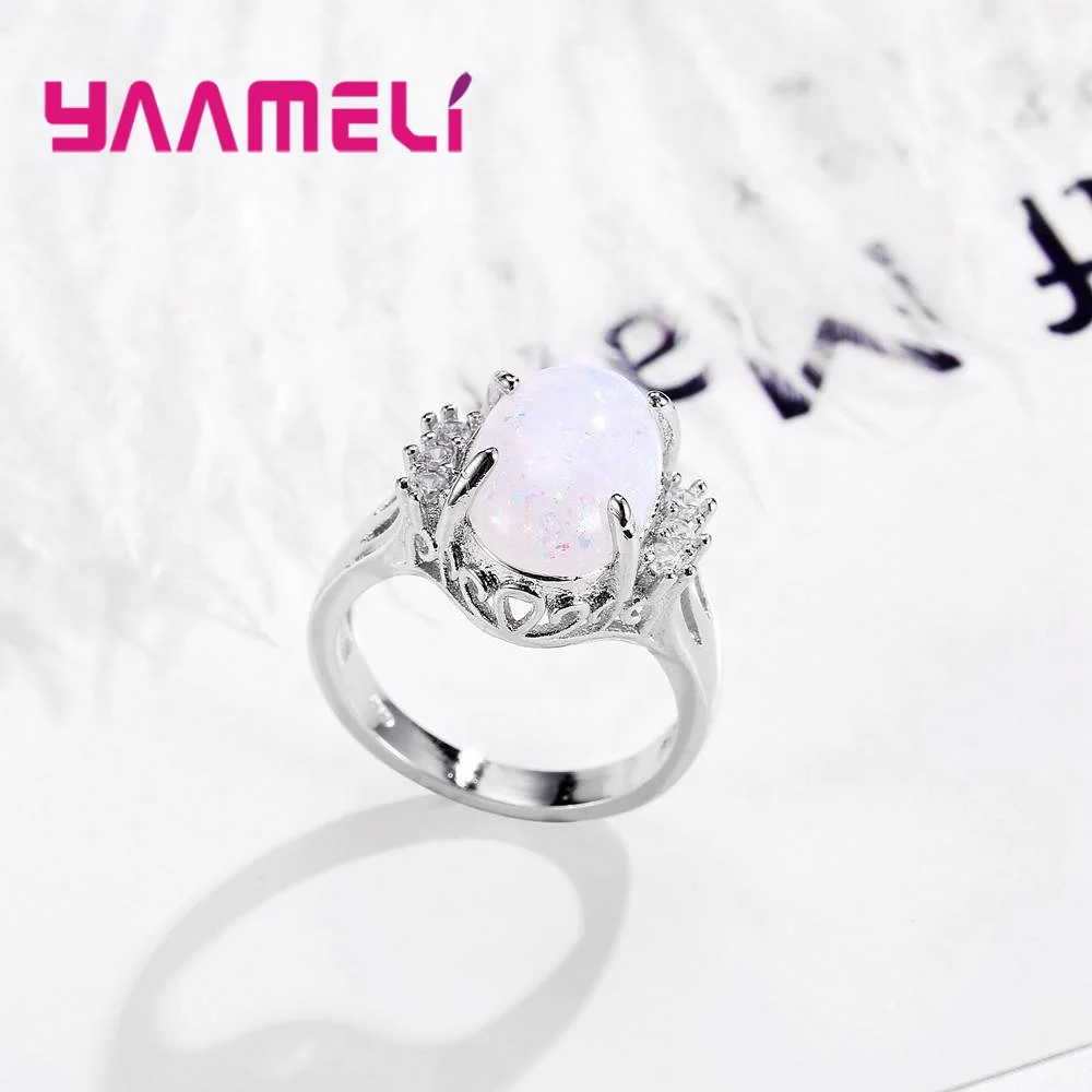 Женское кольцо с большим прозрачным опалом и фианитом ювелирное изделие из