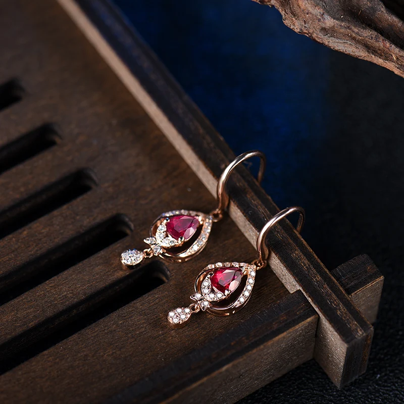 Женские серьги с натуральным Рубином в форме груши вечерние из розового золота 18